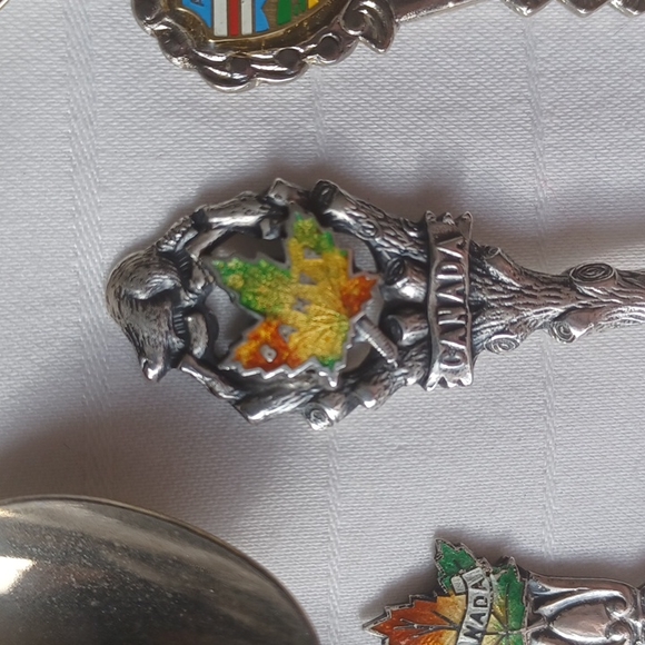 Canadiana Memorabilia Vintage Collector Spoons- Set of 31 - Picture 9 of 16